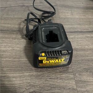 DeWalt DW9116 1 Hour NiCd Battery Charger 7.2V-18V. In good used condition.Works